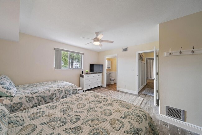 Building Photo - 353 S US Hwy 1