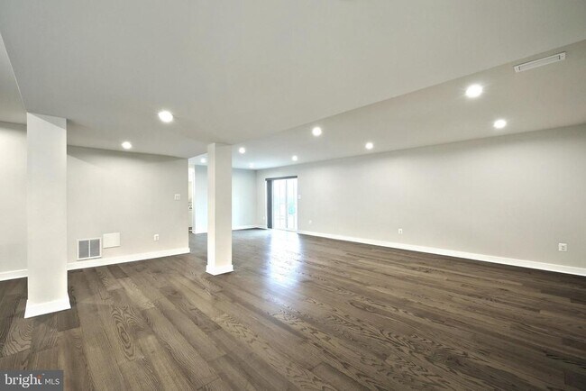 Building Photo - 12 Ervin Dr