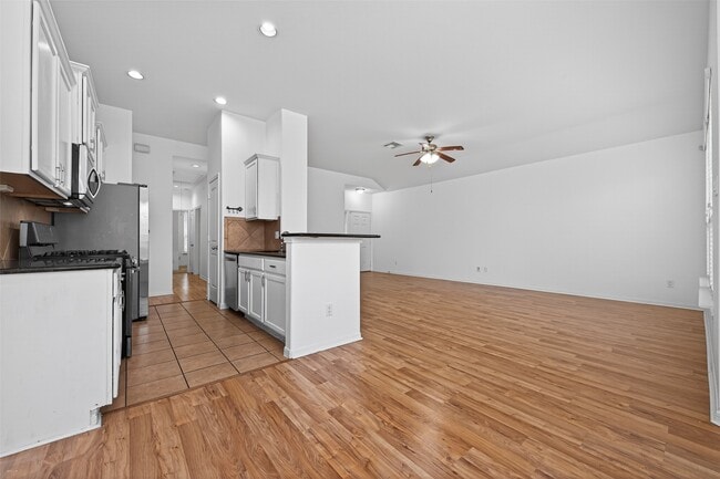 Building Photo - 22522 Fosters Park Ct