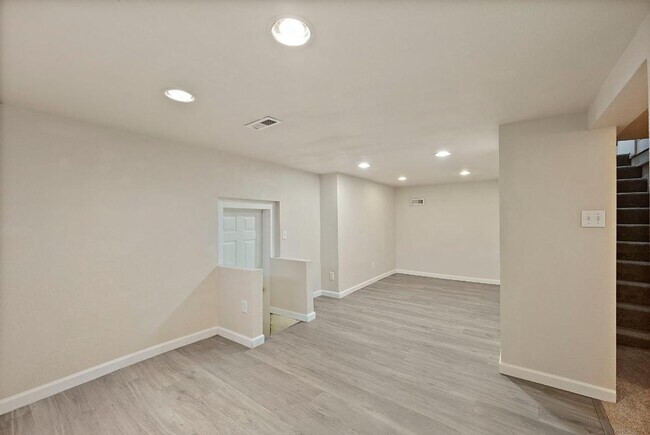Building Photo - Charming Corner-Lot Tacoma Home with Huge ...