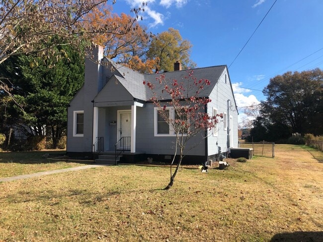 Building Photo - Price Reduced with MOVE-IN SPECIAL! $250 o...