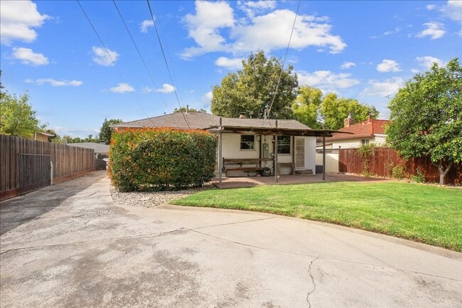 Building Photo - 2804 Avalon Dr