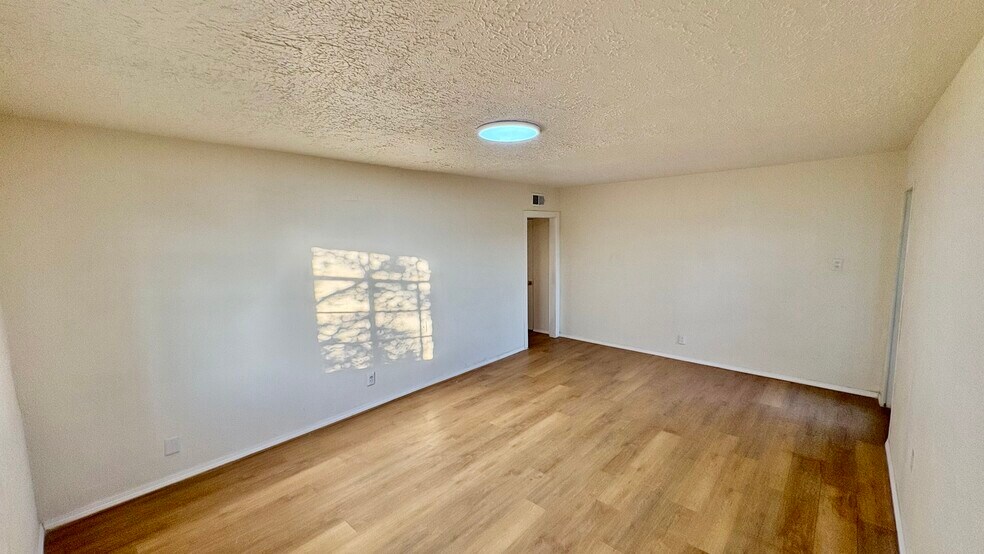 Building Photo - 2928 Piedmont Dr