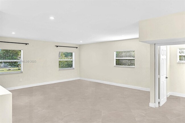 Building Photo - 2620 NE 214th St