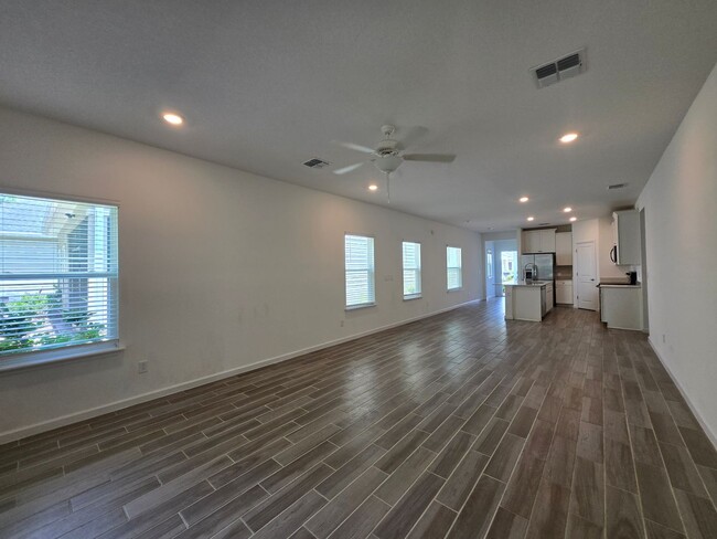 Building Photo - Beautiful 3-Bed, 2.5-Bath home in Tara Lane
