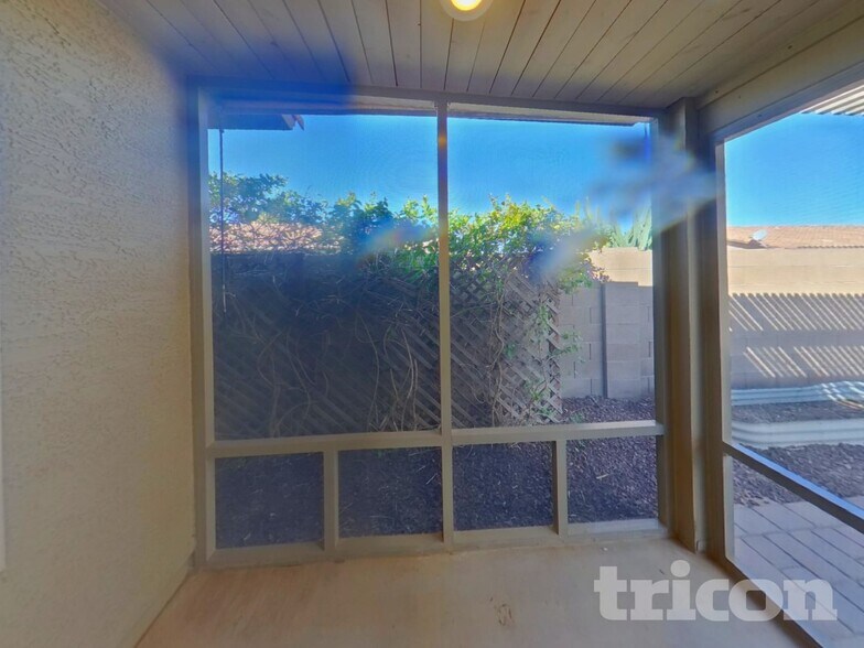 Building Photo - 43738 Elm Dr