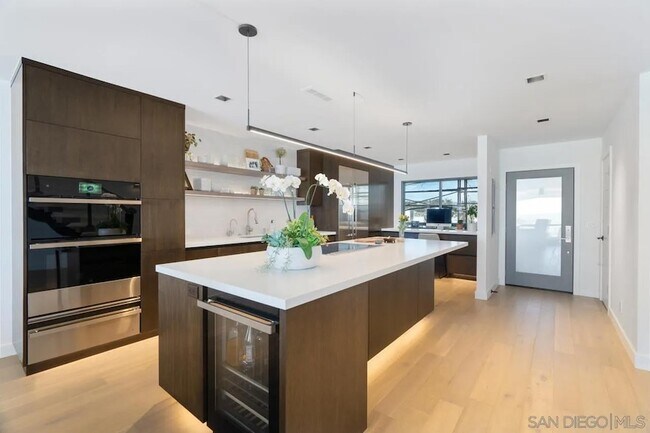 Building Photo - 135 S Sierra Ave