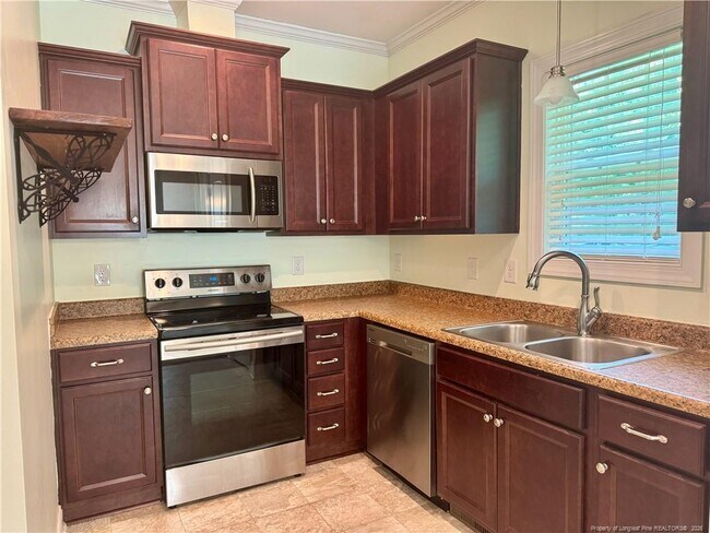 Building Photo - 20 Yelverton Ct