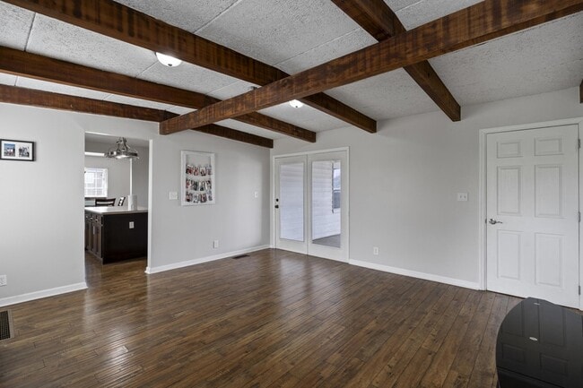 Building Photo - 6627 Hilton Dr