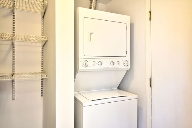 Building Photo - 14056 Danbury Dr