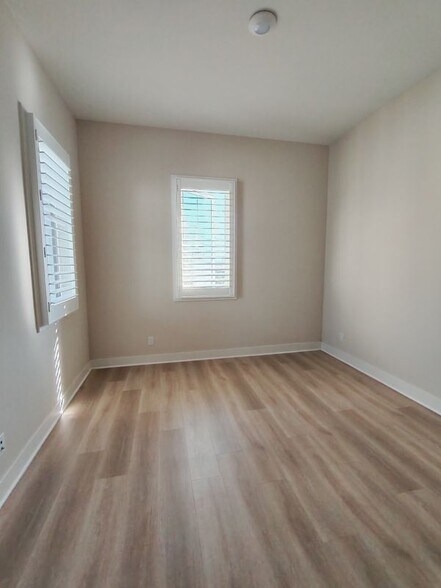 Building Photo - 55 Thrasher