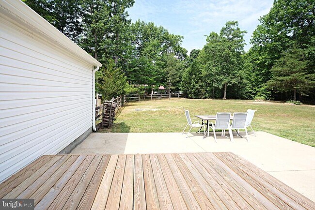 Building Photo - 45170 Settlers Ln
