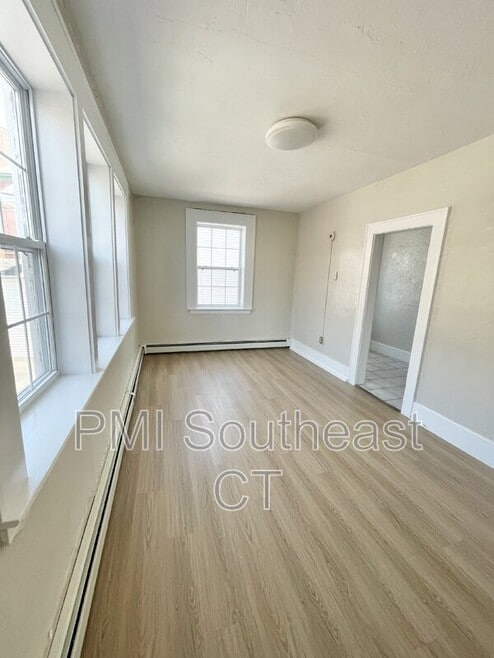 Building Photo - 92 Truman St
