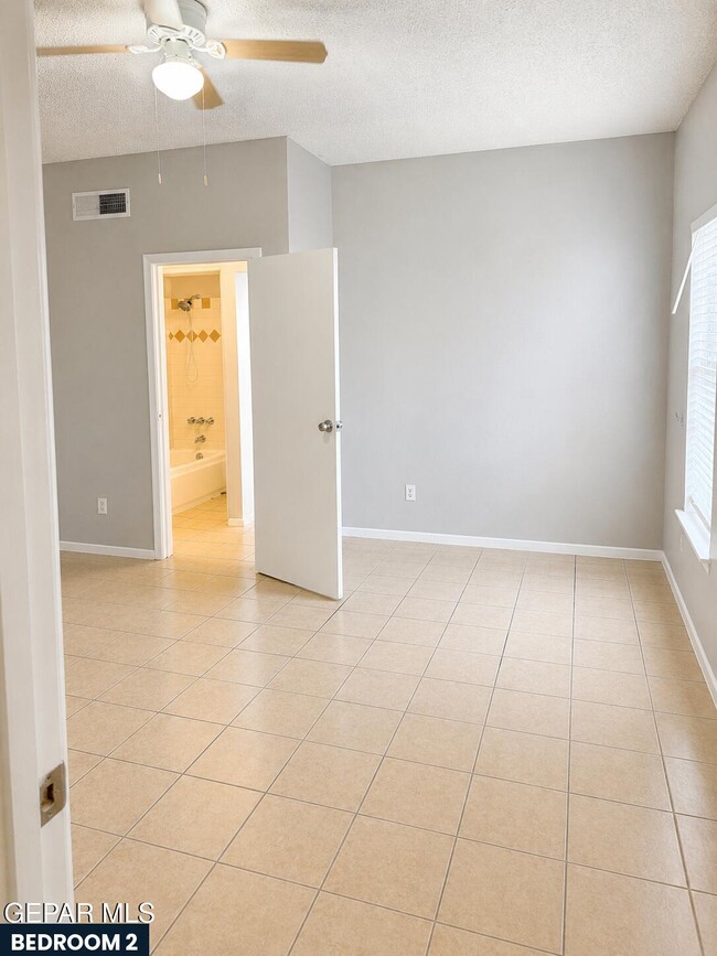 Building Photo - 1305 E San Antonio Ave