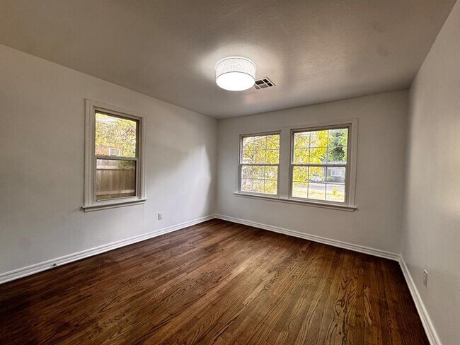 Building Photo - 1117 W Symmes St