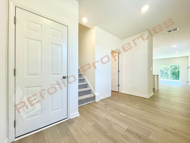 Building Photo - 1128 Goldenshrub St