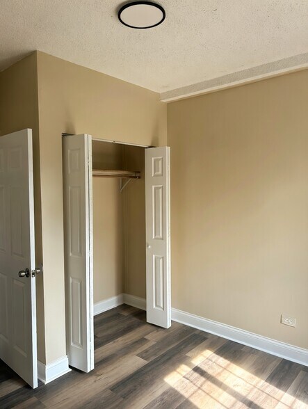 Building Photo - 10102 Main St