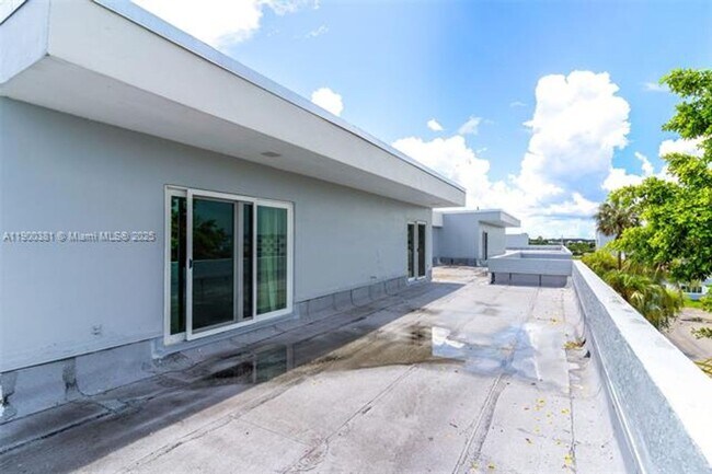 Building Photo - 14820 Naranja Lakes Blvd