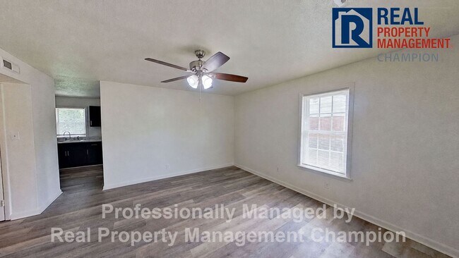 Building Photo - 2909 Spaulding Dr