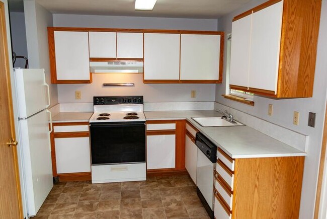 Primary Photo - 2 bedroom unit only 5 minutes from downtow...