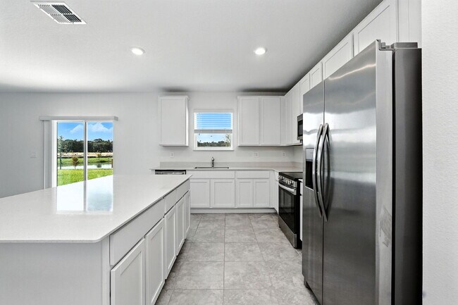 Building Photo - 4 Bed / 2.5 Bath Home – Available Septembe...