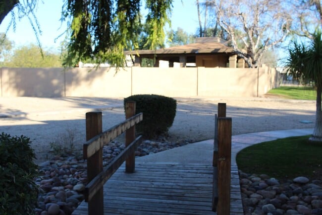 Building Photo - Moon Valley Townhouse at 7th and T-Bird! C...