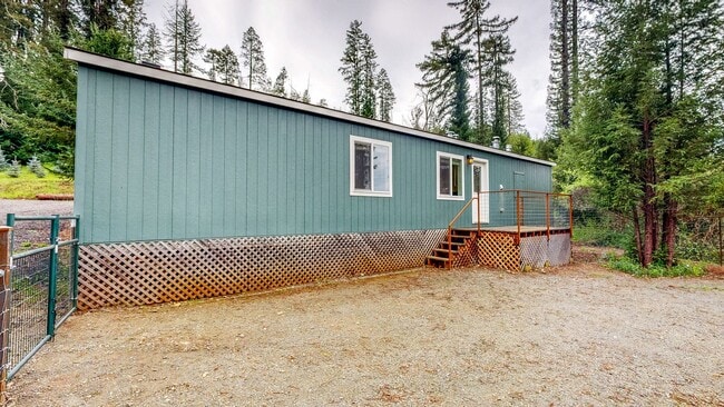 Building Photo - Gated 2 bedroom 1 bath at Pochini Family Farm!