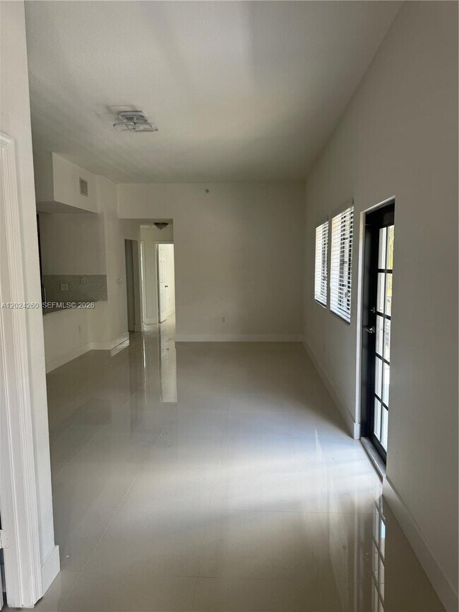 Building Photo - 2851 Riverside Dr