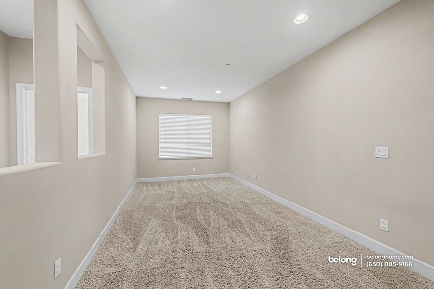 Building Photo - 6856 Syrah Dr