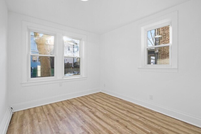 Building Photo - 5 Lienau Pl