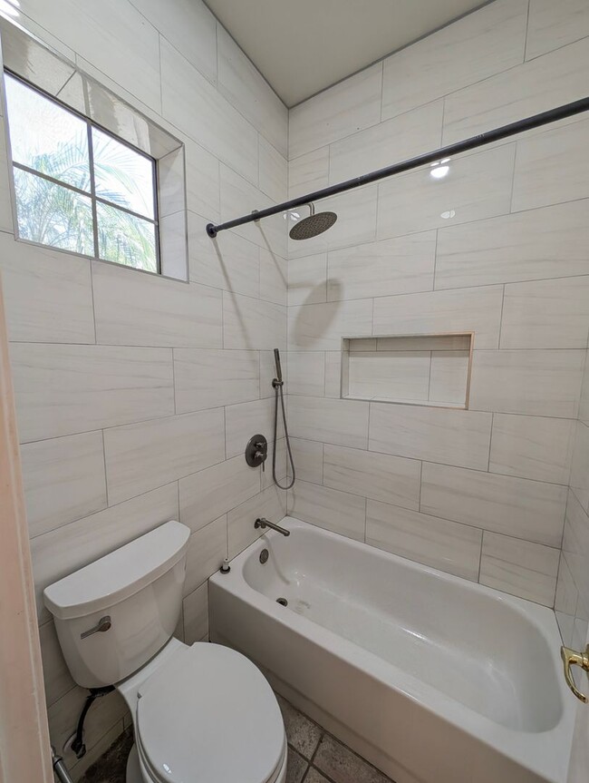 Building Photo - AVAILABLE NOW IN HIGLEY GROVES!!!!