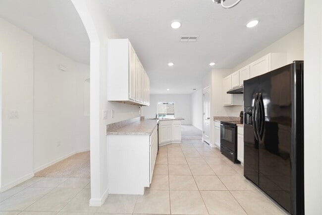 Building Photo - 121 Sunny Day Wy