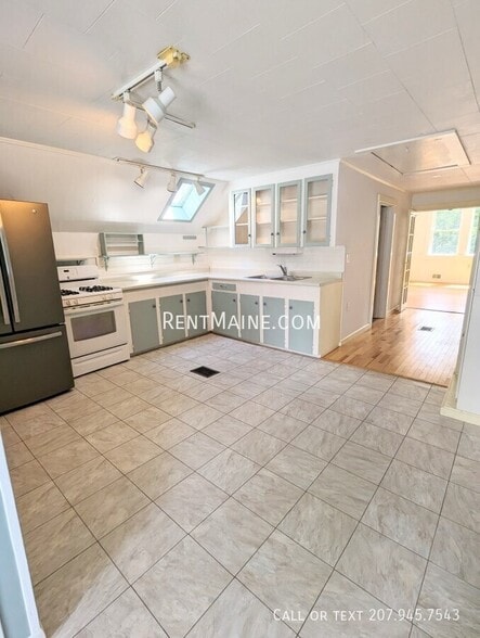 Building Photo - 54 Penobscot St
