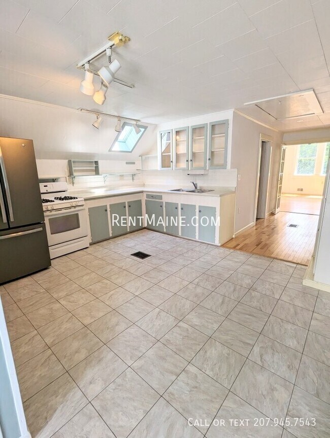 Building Photo - 54 Penobscot St