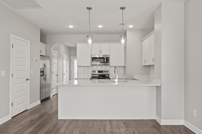 Building Photo - Luxury End-Unit Townhome Near 386 & Long Hollow Pike | Designer Finishes, Prime Location & Mainte...