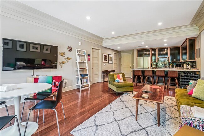 Building Photo - Great Luxury 3 Bedroom 2 Bath on H st NE!