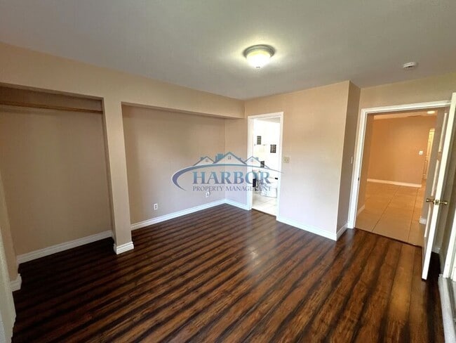 Building Photo - 227 W Cummings St