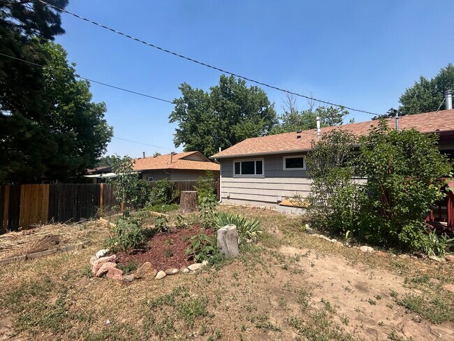 Building Photo - 1618 Querida Dr