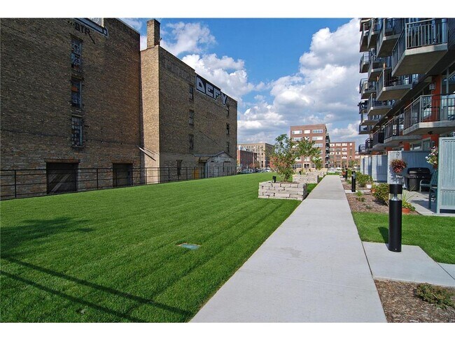 Building Photo - 730 N 4th St