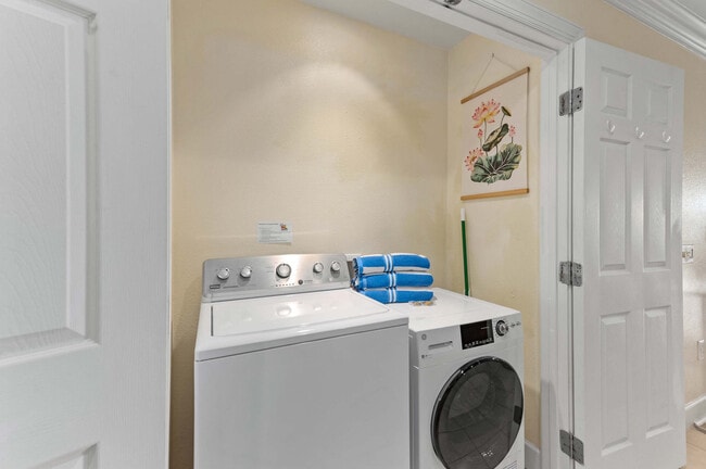 Building Photo - 1360 Centre Ct Ridge Dr