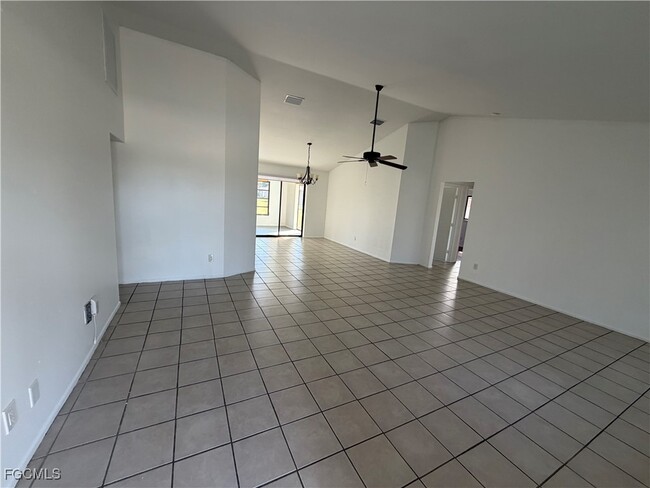 Building Photo - 3313 SE 4th Ave