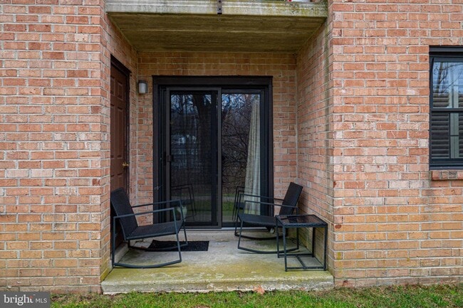 Building Photo - 1906 Valley Dr