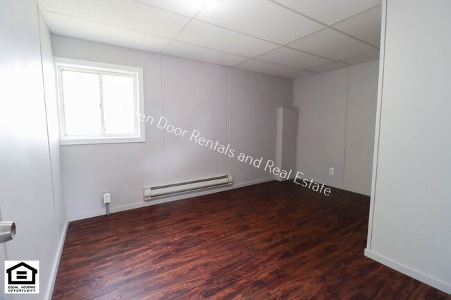 Building Photo - 501 N Broadway St