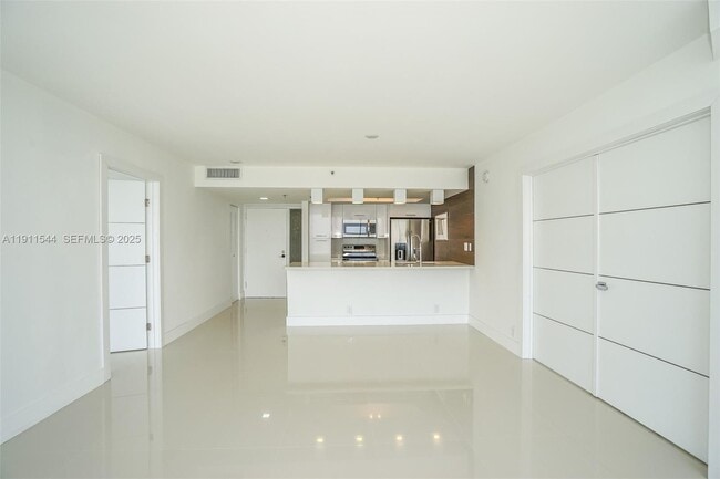 Building Photo - 7601 E Treasure Dr