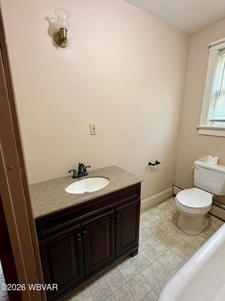 Building Photo - 212 Montour St N