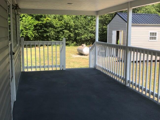 Building Photo - 381 Big Hill Rd