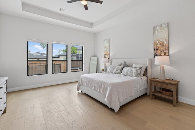 Building Photo - 10561 Lake Palmetto Dr