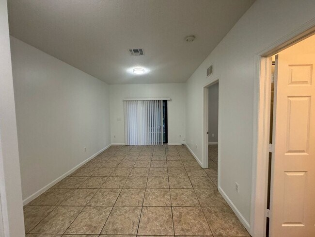 Building Photo - 1045 Villas LLC (1035 NE 10th Ave)