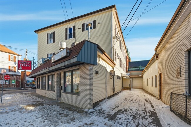 Building Photo - 312 Rivet St