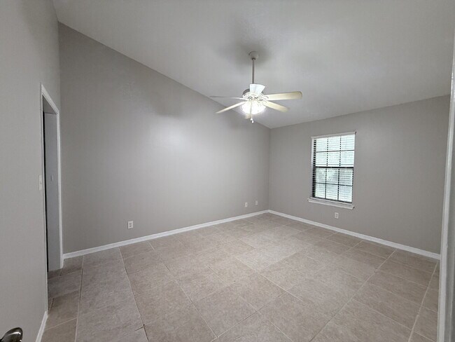 Building Photo - Charming 2-Bed, 2-Bath Condo with Granite Finishes Ready for Move In.